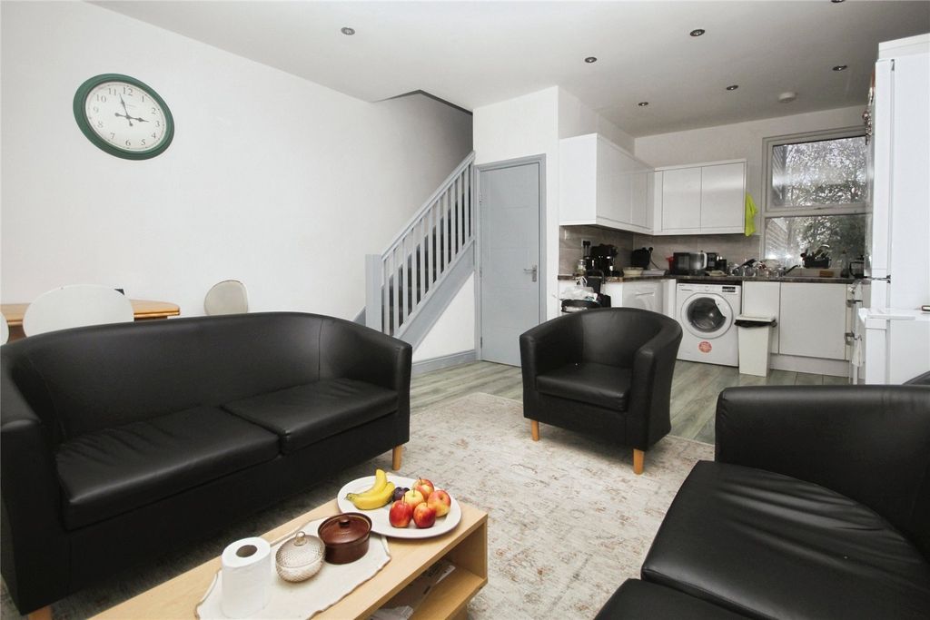 Property photo 2 of 11 Reception