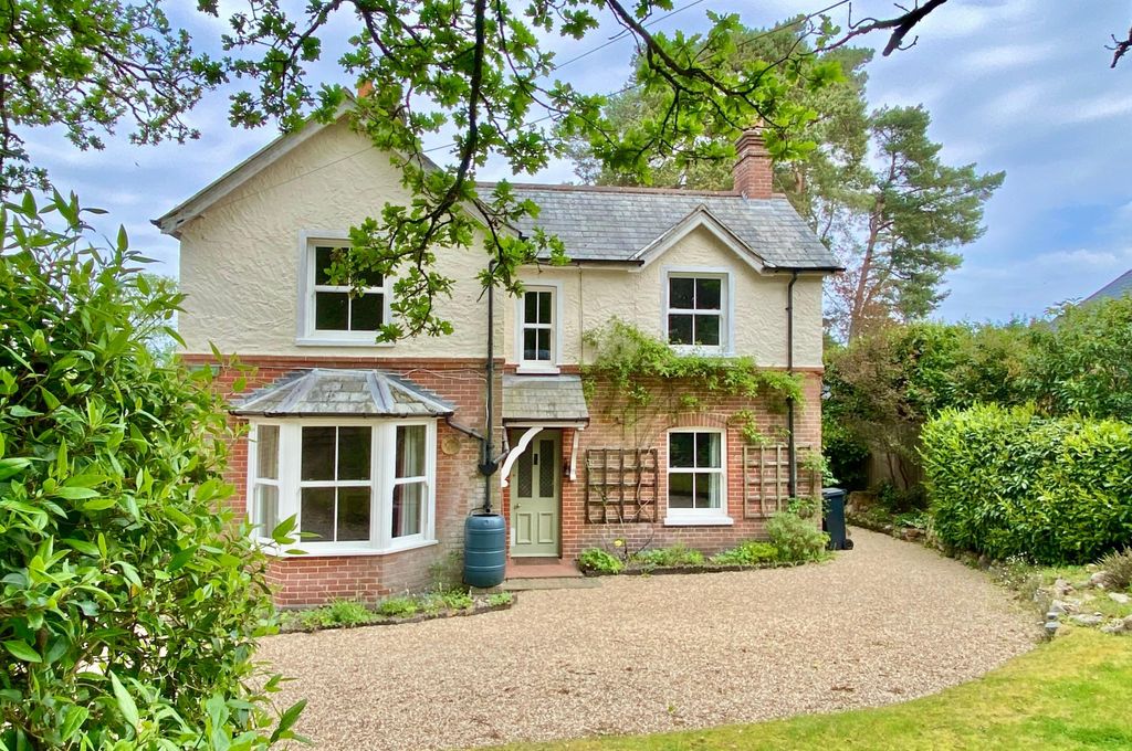 Property photo 1 of 29 4 Bedroom Detached House