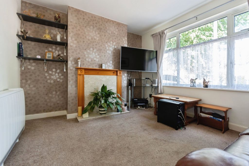 Property photo 3 of 18 Living Room