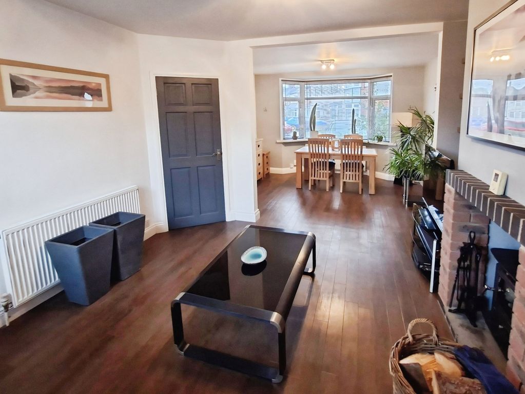 Property photo 2 of 11 Through Lounge/Diner