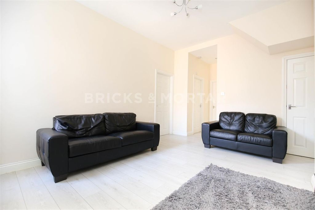 Property photo 3 of 7 Jl_Qsd6S1B2_Ztb-Tudn3Fmps_G.Jpg