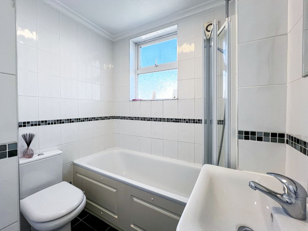 Property photo 3 of 8 Photo 7