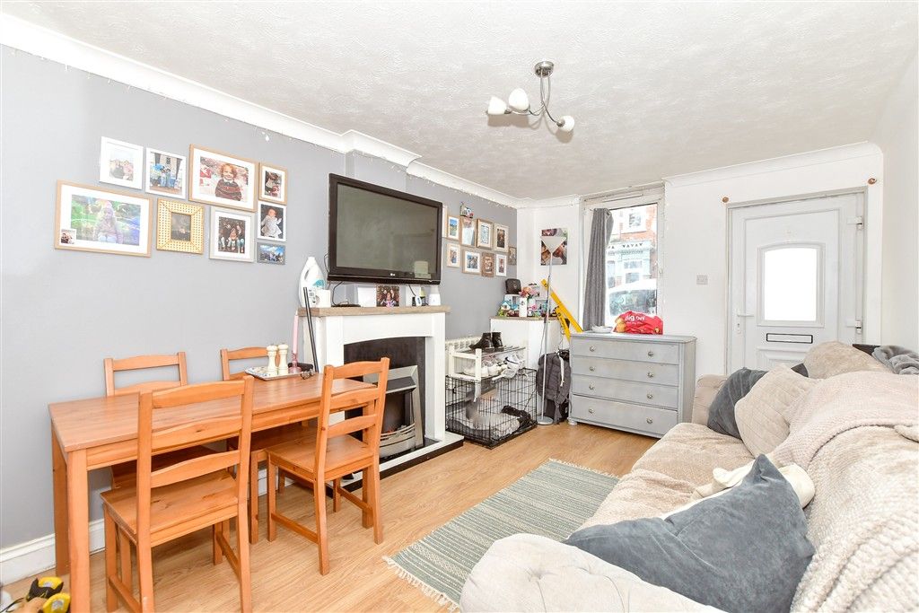 Property photo 2 of 6 Lounge