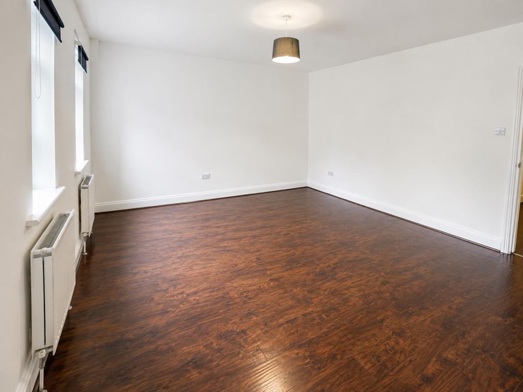 Property photo 3 of 11 Living Room 1.Png