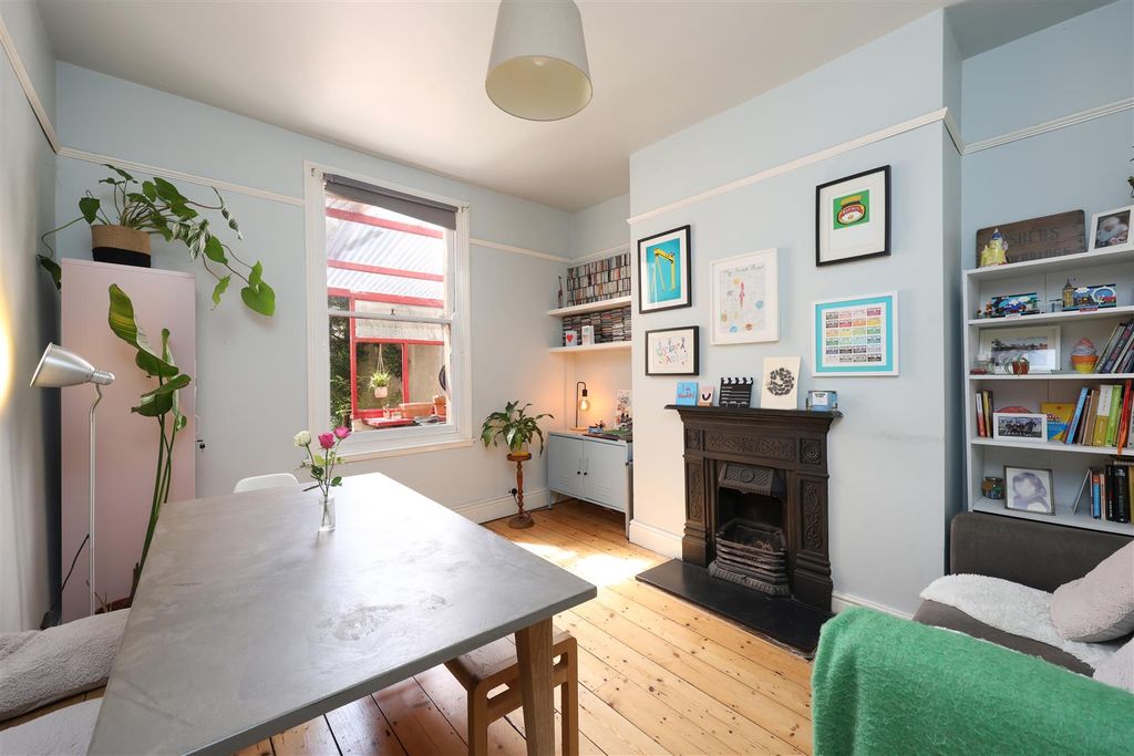 Property photo 2 of 12