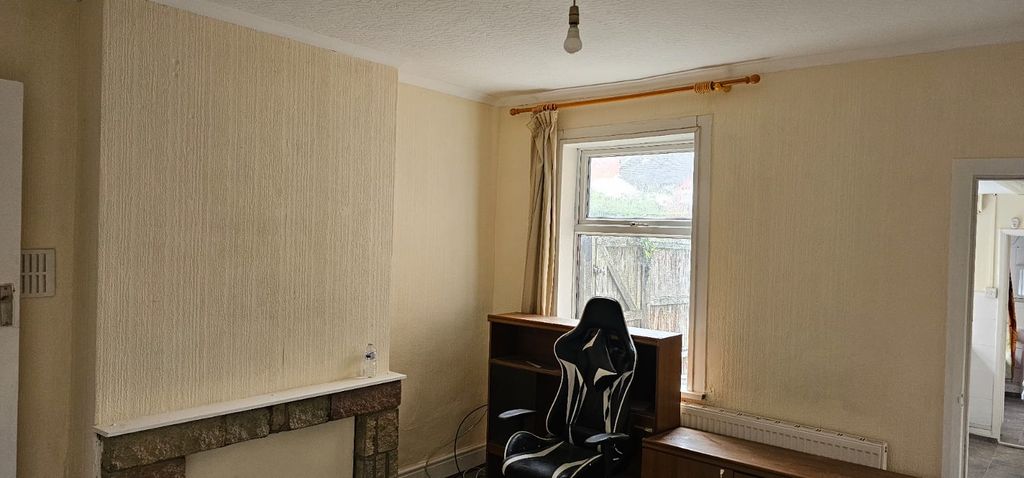 Property photo 2 of 5