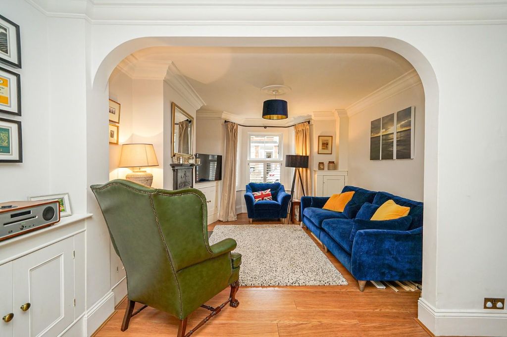 Property photo 2 of 27