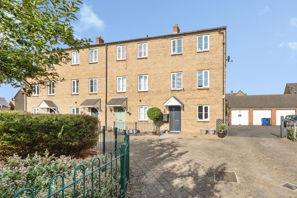 Property photo 1 of 17 Pbox-Img.Jpg