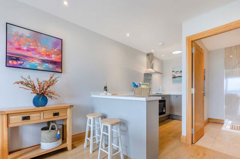 Property photo 2 of 27