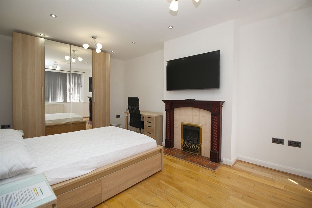 Property photo 1 of 23 Bedroom