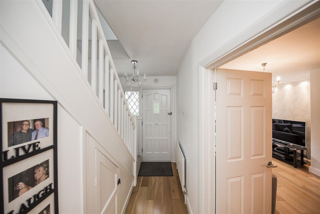Property photo 2 of 27 Entrance Hallway