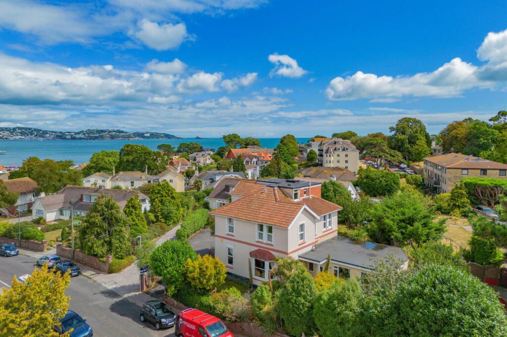 Property photo 2 of 33