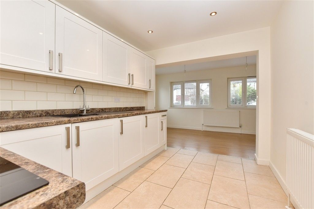 Property photo 3 of 6 Kitchen