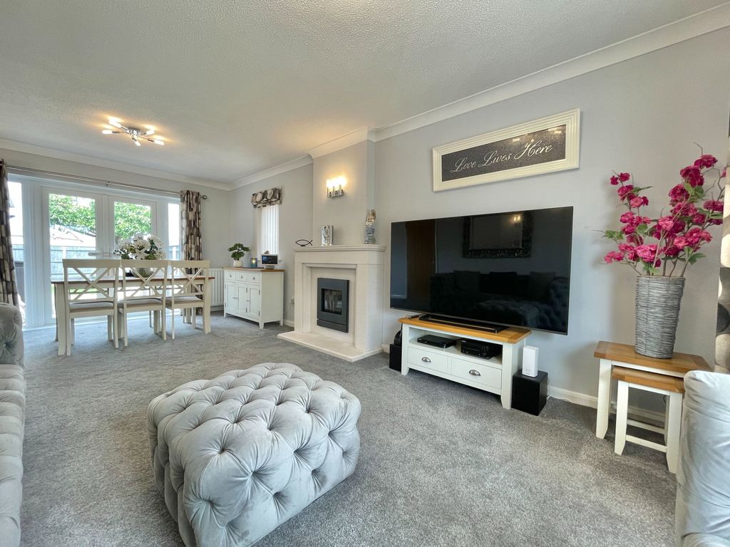 Property photo 3 of 34