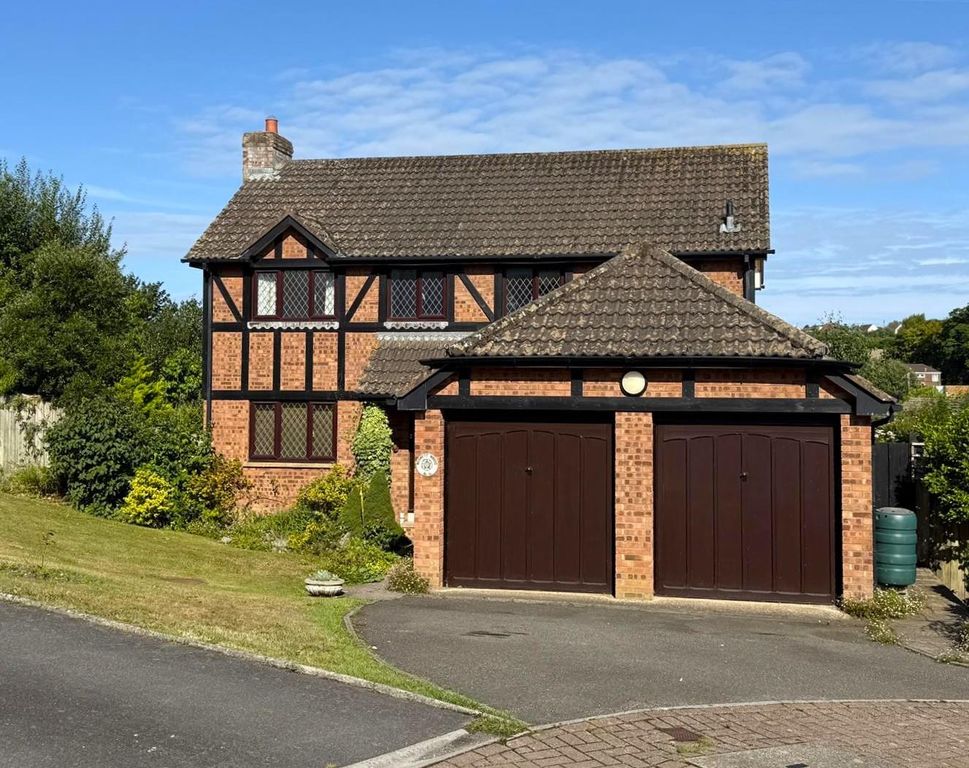 Property photo 1 of 13 Tudor Close.Jpg