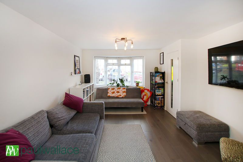 Property photo 3 of 12 Lounge