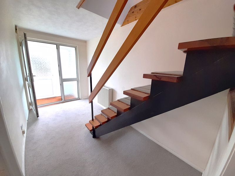 Property photo 3 of 21 Entrance Hall