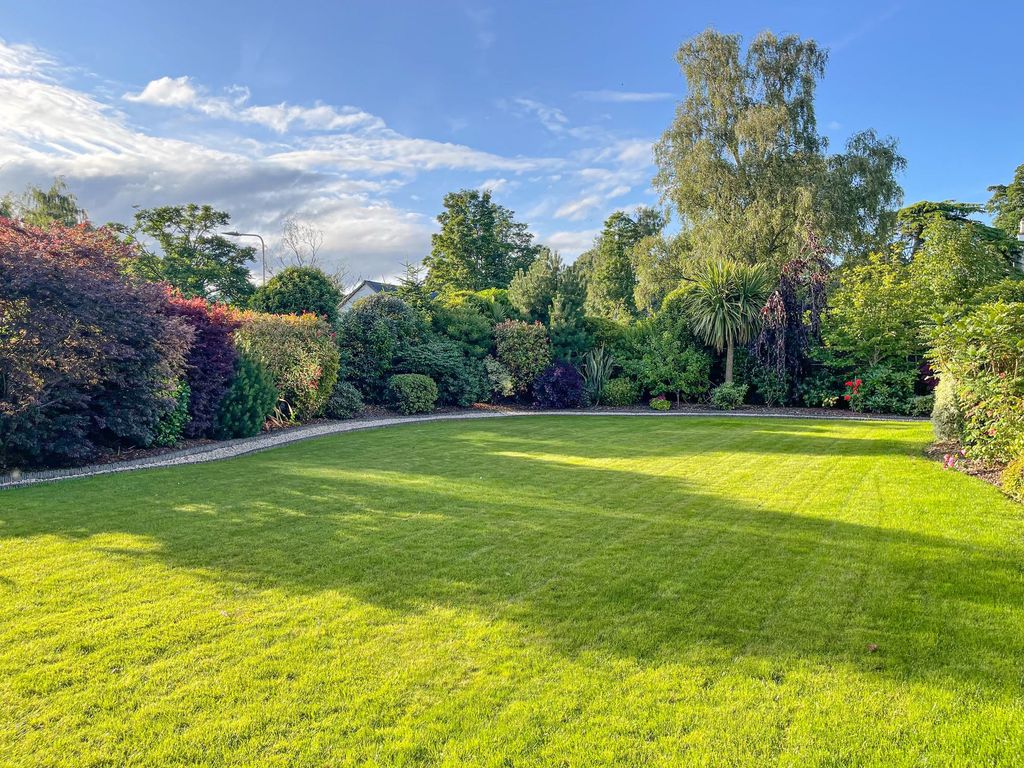 Property photo 2 of 46