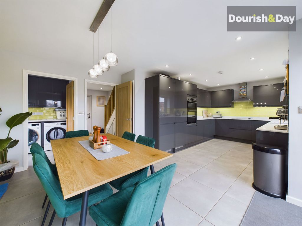 Property photo 3 of 33 Dining Kitchen