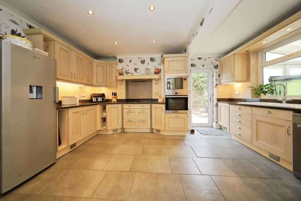 Property photo 2 of 17 Photo