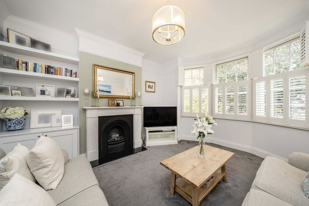 Property photo 2 of 8