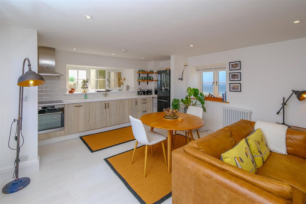 Property photo 2 of 17 Ye Old Carpenter_S, Coverack-07.Jpg