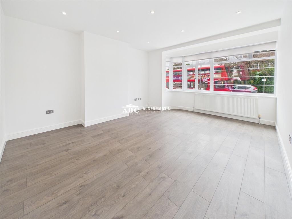 Property photo 3 of 11 Cam03827G0-Pr0156-Still009.Jpg