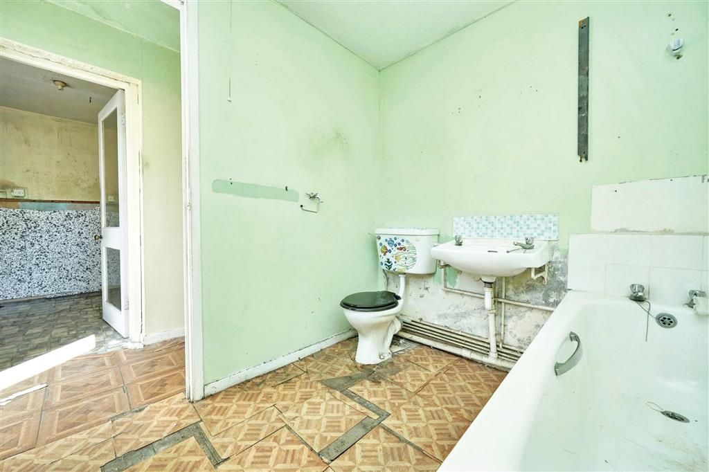 Property photo 3 of 12