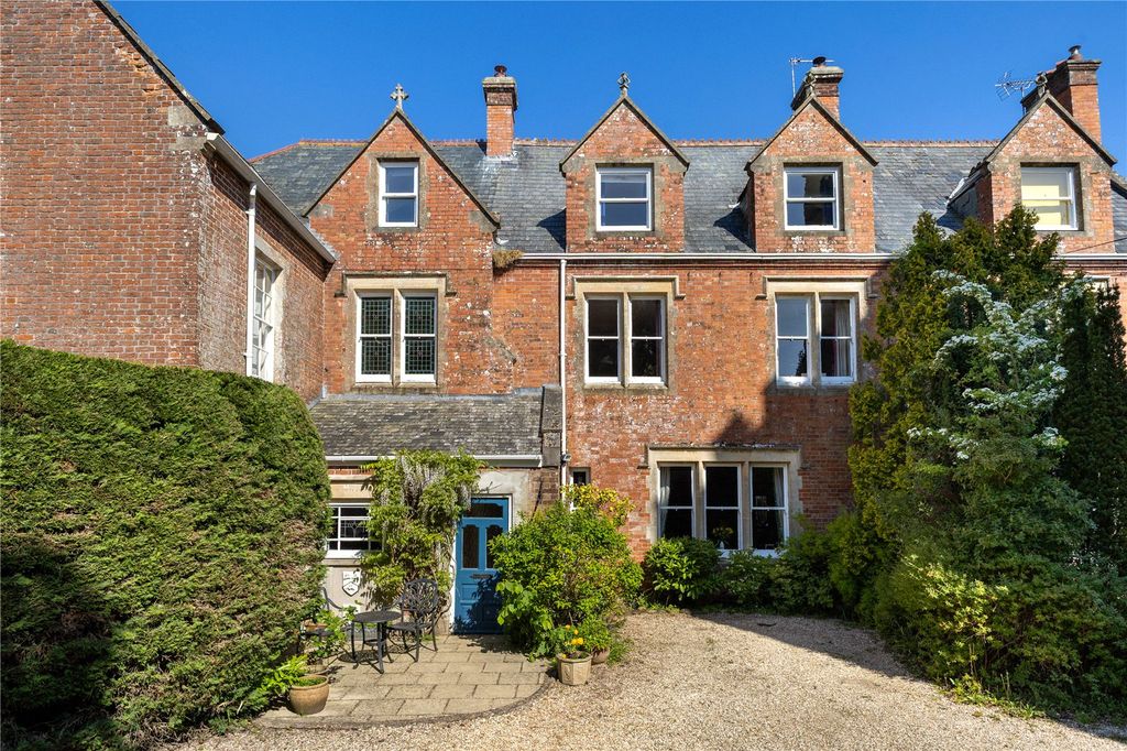 Property photo 1 of 19 Victoria House