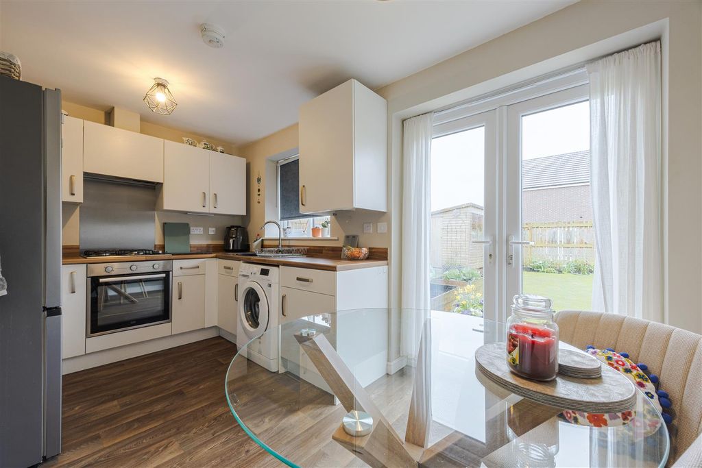 Property photo 3 of 21 Kitchen/Diner