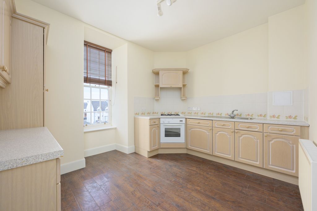 Additional image 10 of 3 bed flat for sale11 Craigflower House, Torryburn KY12