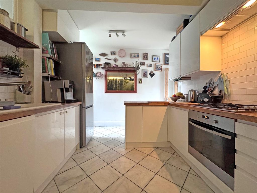 Property photo 3 of 14 9E.Jpg