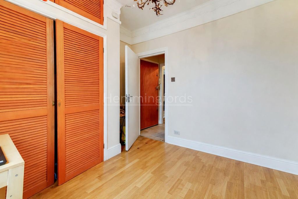 Property photo 3 of 8 Bedroom.Jpg