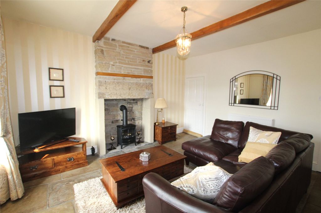 Property photo 2 of 18 Lounge