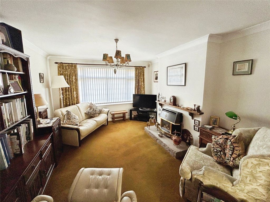 Property photo 2 of 17 Lounge