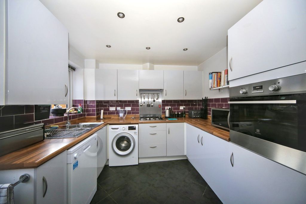 Property photo 3 of 22