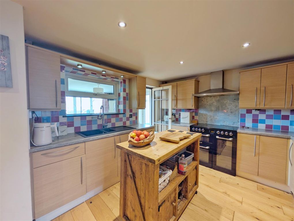 Property photo 2 of 23