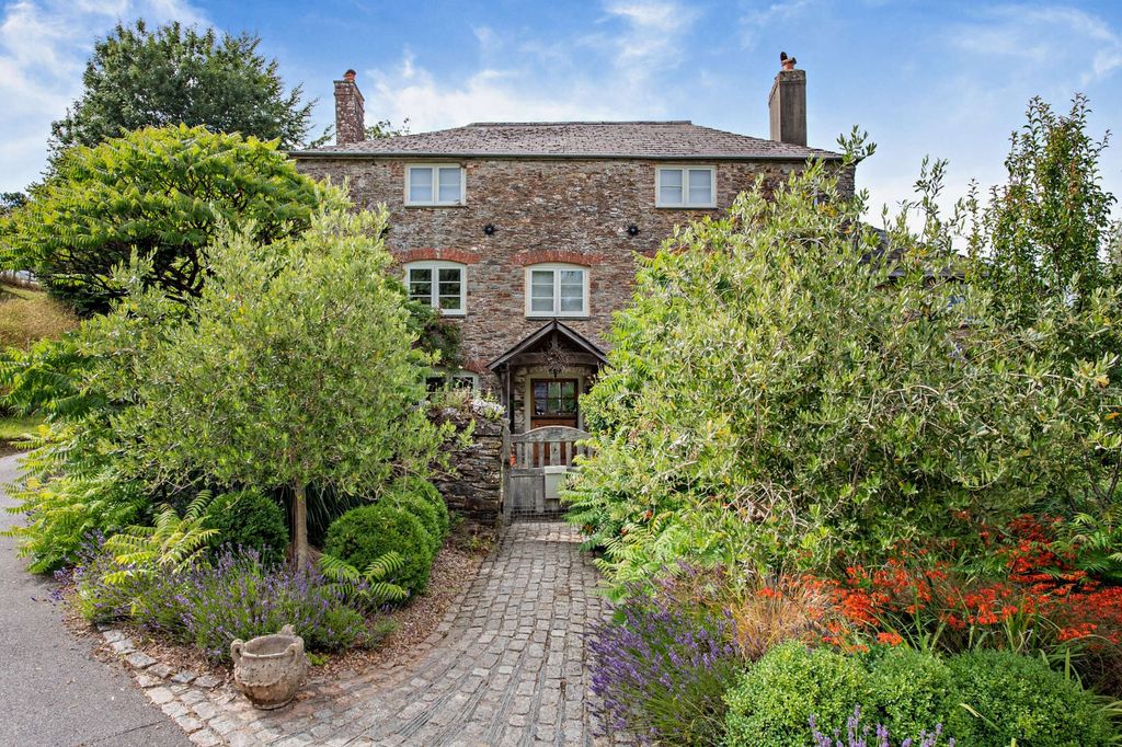 Property photo 2 of 39 Wood Farm
