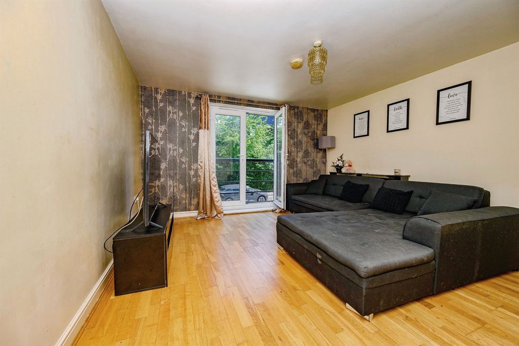 Property photo 3 of 17