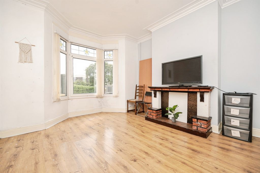 Property photo 2 of 19