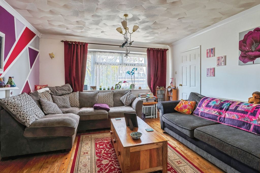 Property photo 3 of 15 Pbox-Img.Jpg