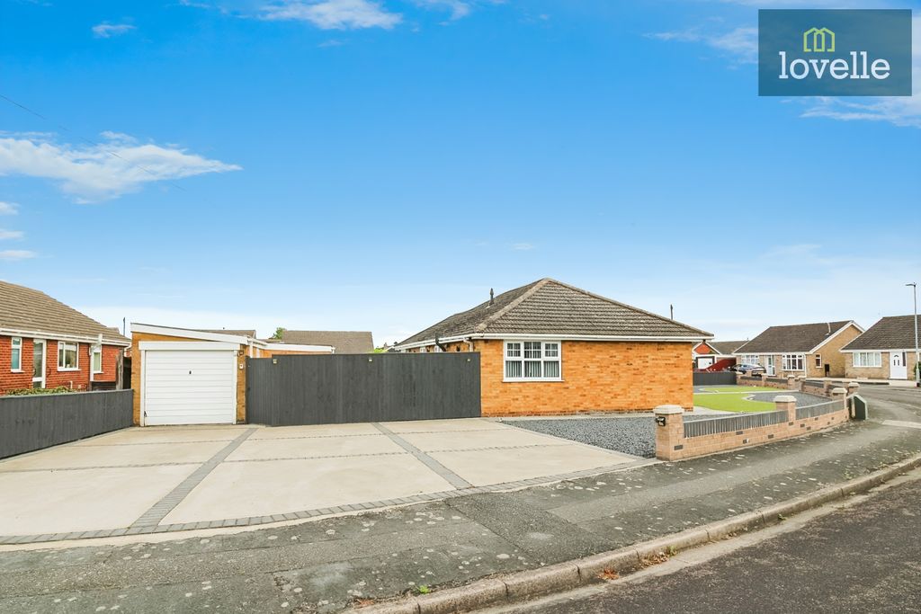 Property photo 2 of 28