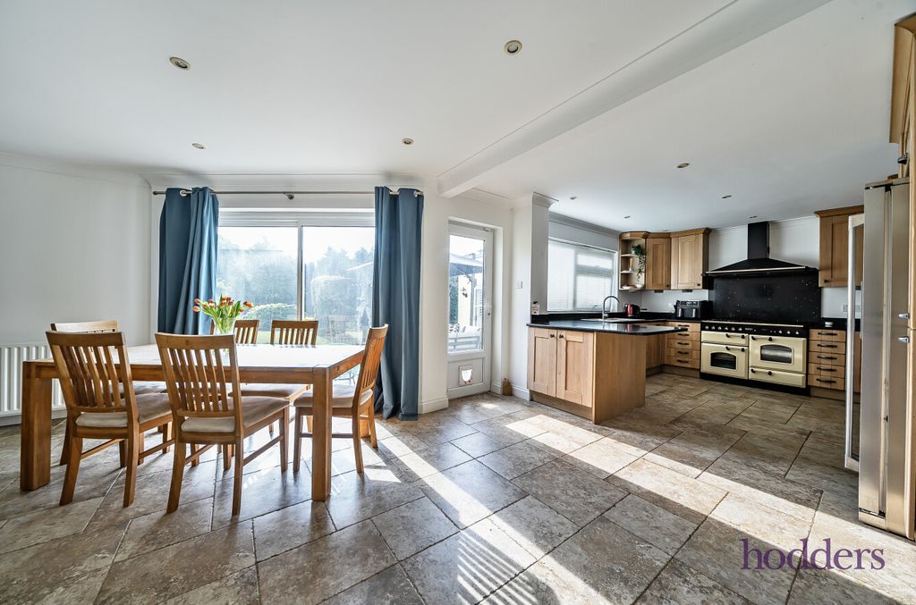 Property photo 3 of 26 d4176Ced-93c6-4A7...
