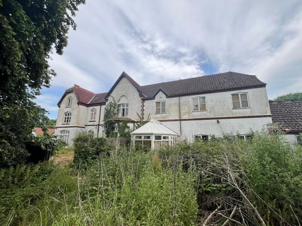 Property photo 1 of 5