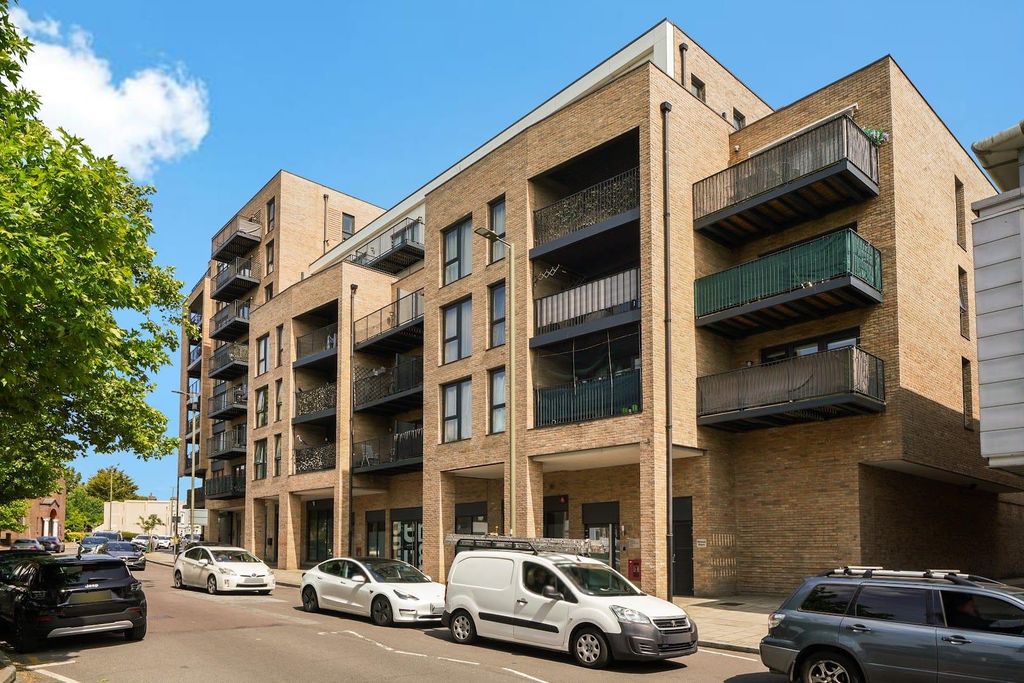 Property photo 2 of 8