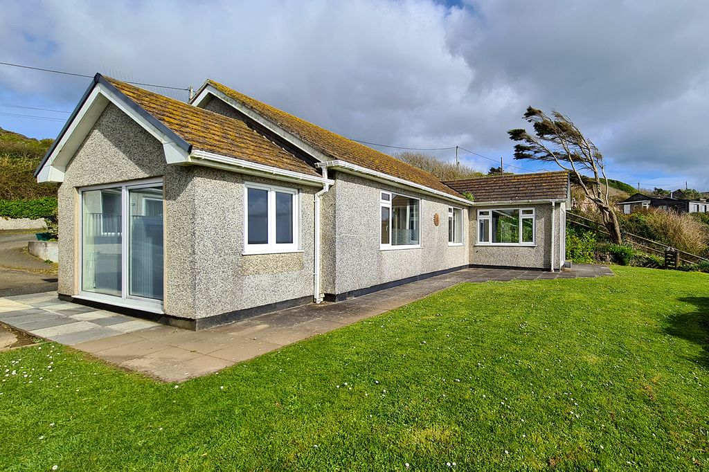 Property photo 1 of 13 001