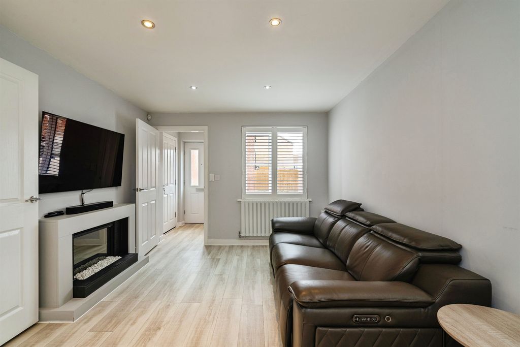 Property photo 3 of 19