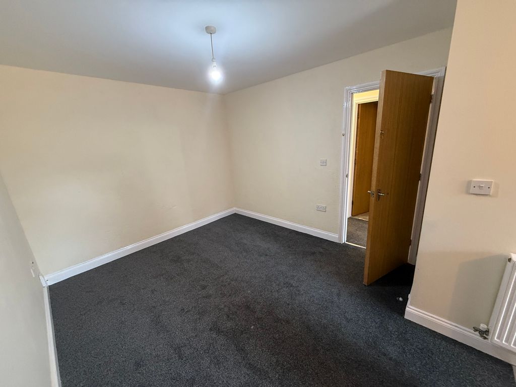 Property photo 3 of 6 Living Room