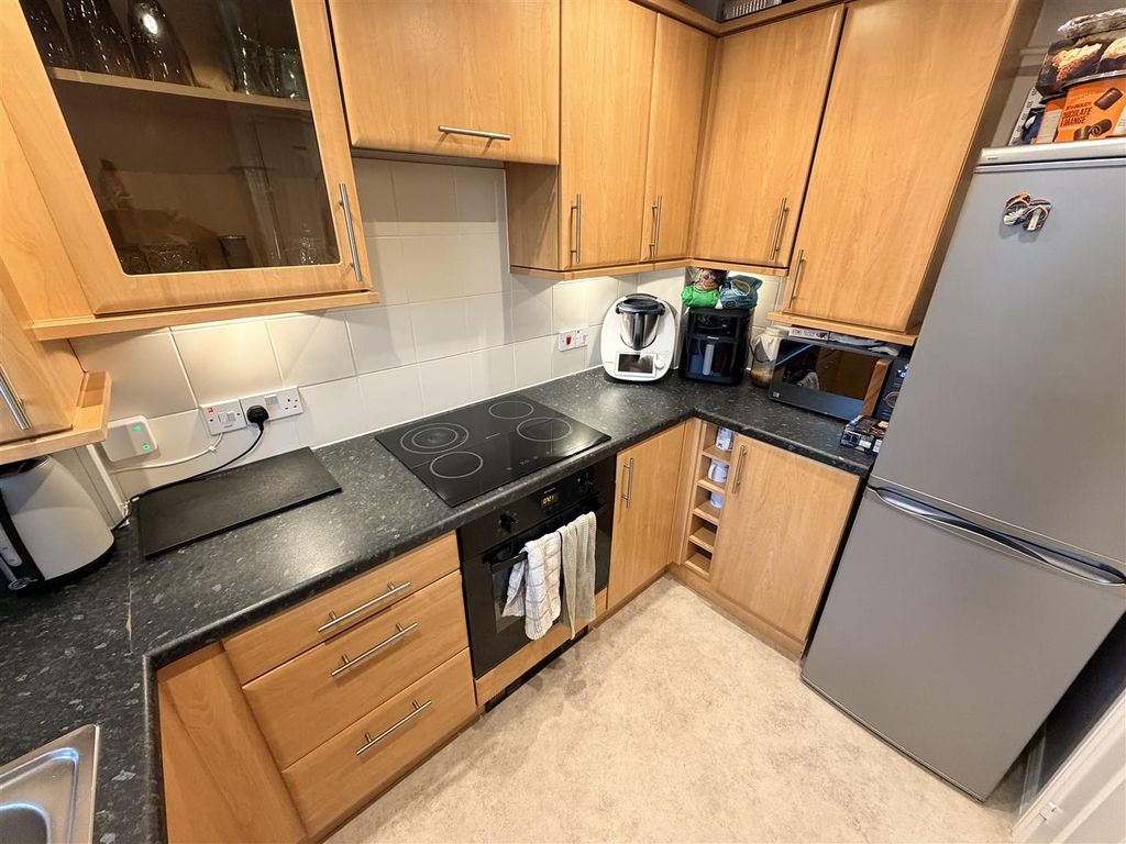 Property photo 3 of 14