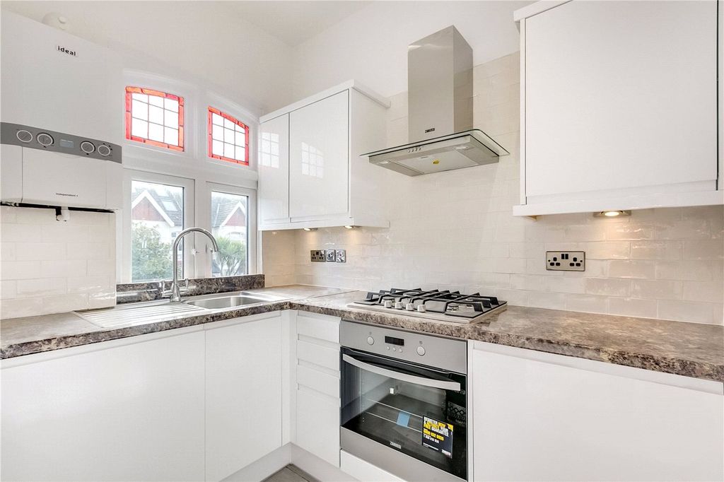 Property photo 3 of 6 Kitchen
